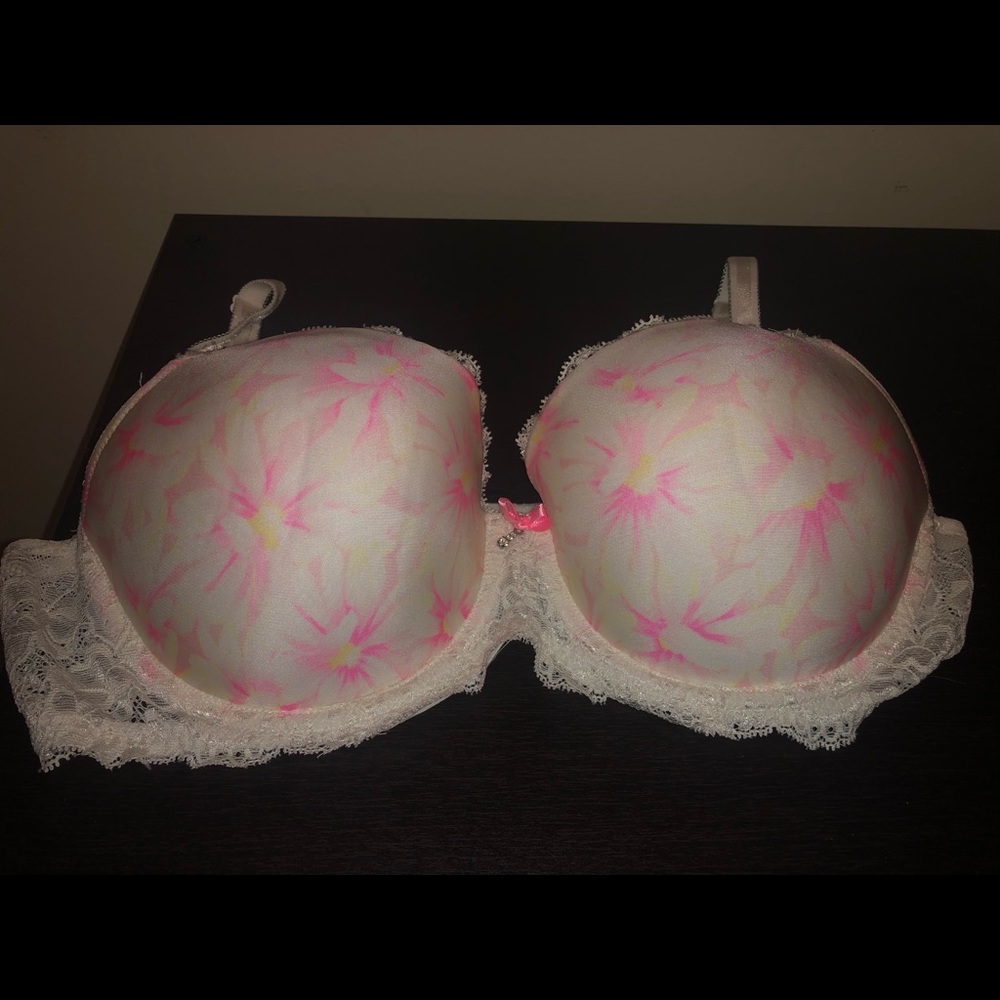Demi bra